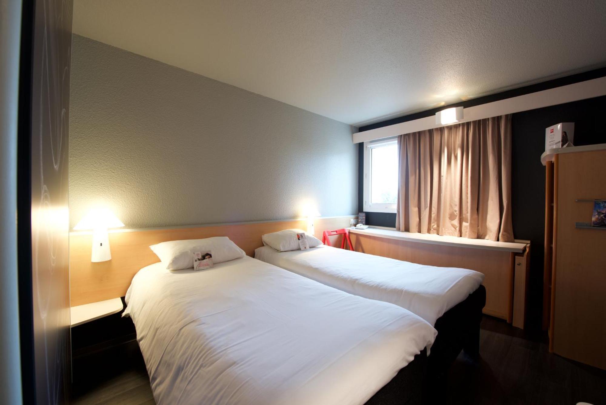 Отель Ibis Pau Лескар Номер фото